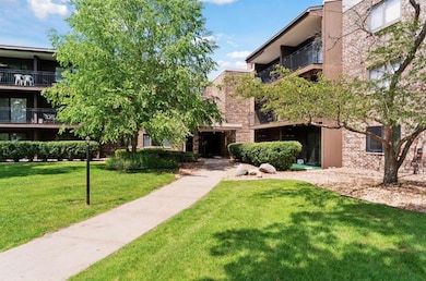 The Heatherton unit 112, Edina, MN 55435 - photo 2