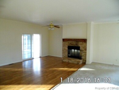 living room w/fpl