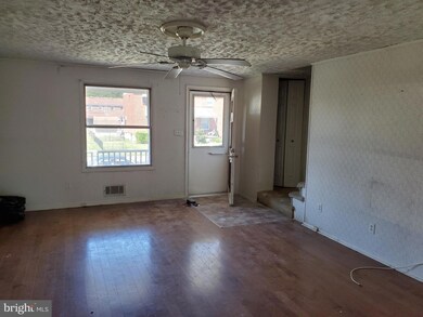 1032 Foxchase Ln, Essex, MD 21221 - photo 2