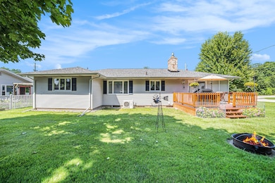 557 Broad Ave, Manistee, MI 49660 - photo 2