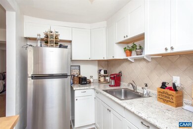 2527 Hydraulic Rd unit 33, Charlottesville, VA 22901 - photo 6