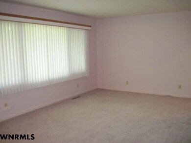 2201 Hilltop Dr, Scottsbluff, NE 69361 - photo 3