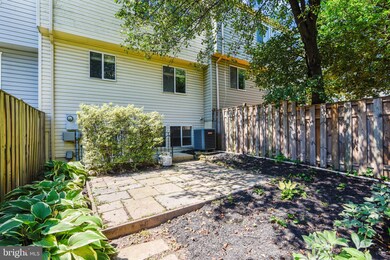 6308 Lightburn Ct, Centreville, VA 20121 - photo 4