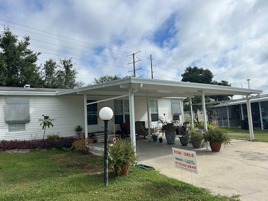 34607 Swaying Palm Dr, Zephyrhills, FL 33541 - photo 2