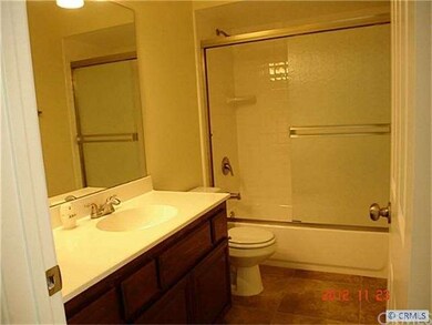 Main floor full bathroom