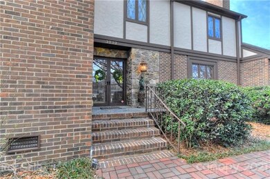 3232 Colony Rd, Charlotte, NC 28211 - photo 2