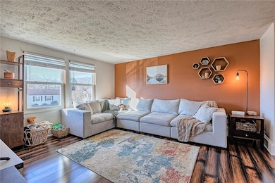 1975 Tara Dr, Irwin, PA 15642 - photo 3