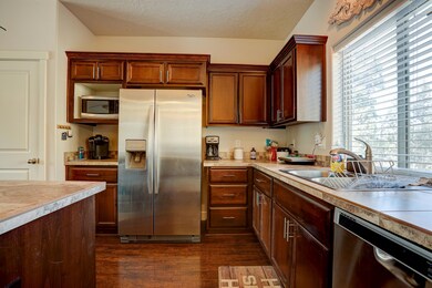 63367 Lamoine Ln, Bend, OR 97701 - photo 2