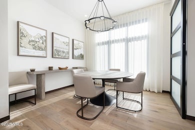 2504_basecamp_11C_interior_dining