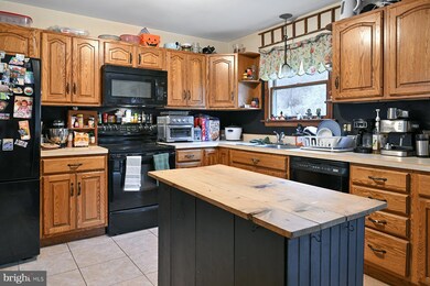 565 Hill Church Rd, Boyertown, PA 19512 - photo 3