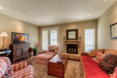 004_Living Room