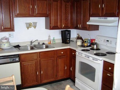 3801 Evans Trail Ct, Beltsville, MD 20705 - photo 5