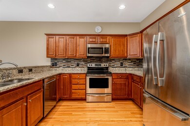 19 Hanna Cir, MerriMacK, NH 03054 - photo 4