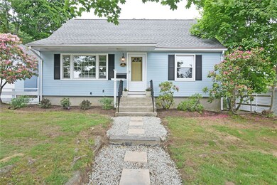 11 Bellevue Dr, Cranston, RI 02920 - photo 2