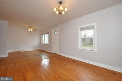 431 Locust St, Moorestown, NJ 08057 - photo 2