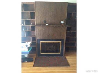 Living Room Gas Fireplace!