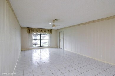 02_10228DovewoodLn_UnitB_84_Entryway_Fle