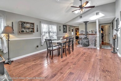 10-DINING ROOM