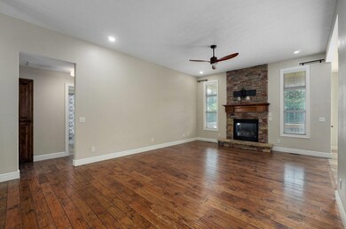 5323 Carson St-7