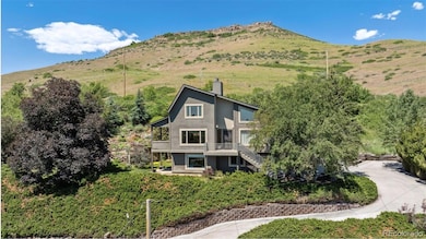 Backs to South Table Mountain!