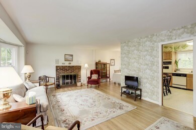 2332 Barbour Rd, Falls Church, VA 22043 - photo 3