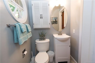 Remodeled 1/2 Bath
