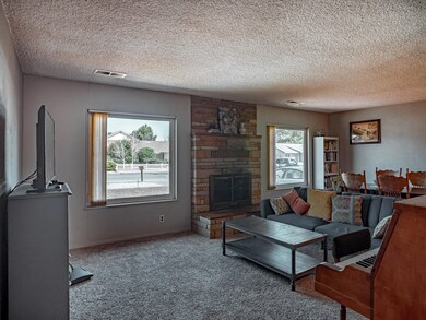 LR with Working Fireplace