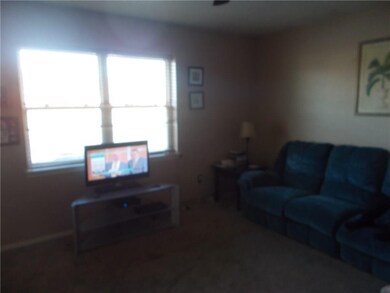 1725 W Wiley St, Shawnee, OK 74804 - photo 2