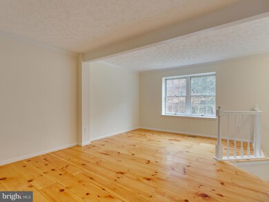 7565 Aspenpark Rd, Lorton, VA 22079 - photo 5