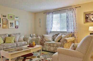 8208 Sealston Dr, Louisville, KY 40228 - photo 2