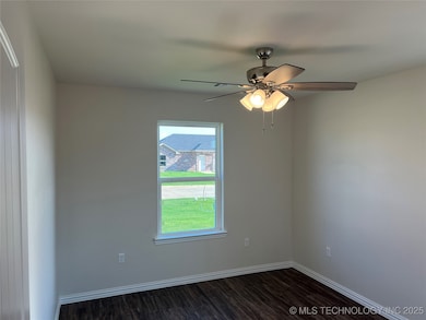 513 Honeysuckle Ln, Madill, OK 73446 - photo 6