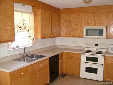 11001 Burleigh Dr, Petersburg, VA 23805 - photo 2