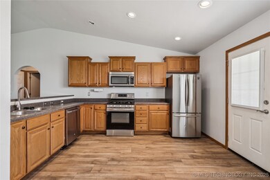 1404 Reavis Crossing, Claremore, OK 74019 - photo 7