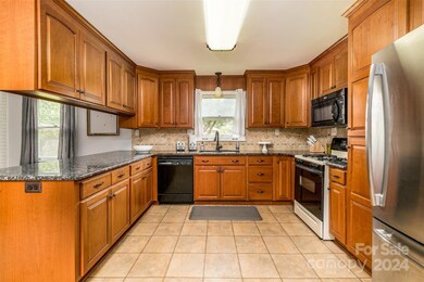 112 Gaymont Cir, Statesville, NC 28625 - photo 5