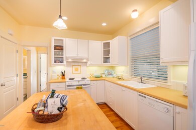 Looking towards bathroom and bedroom