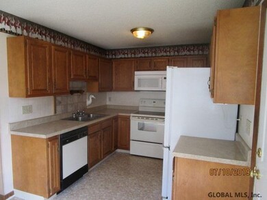 3 Essex Cir, Albany, NY 12209 - photo 6