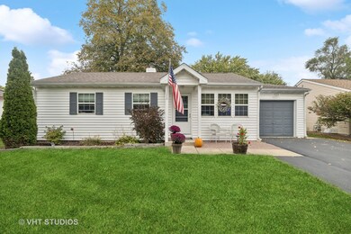 1394 Snowberry Ln, Crystal Lake, IL 60014 - photo 2