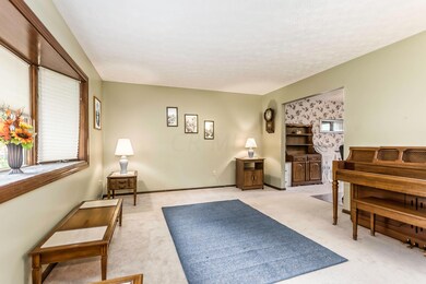 6330 Skywae Dr, Columbus, OH 43229 - photo 4