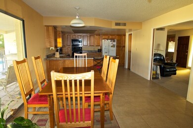 Breakfast Bar & Family Rm w/ fireplace