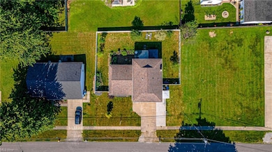 734 Maplewood Ave, Sheffield Lake, OH 44054 - photo 3