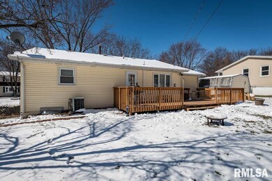 933 Northbrook Dr, Davenport, IA 52806 - photo 3