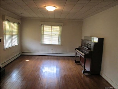 Spacious LR-Piano does NOT Stay