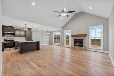 255 Walnut Grove Dr, Smiths Grove, KY 42171 - photo 2