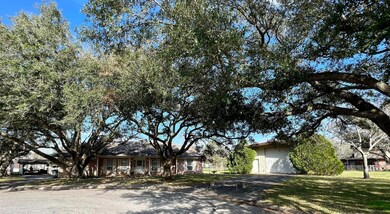 1601 Edna Ave, Bay City, TX 77414 - photo 2