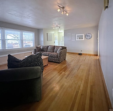 638 E Main St, Elnora, IN 47529 - photo 2