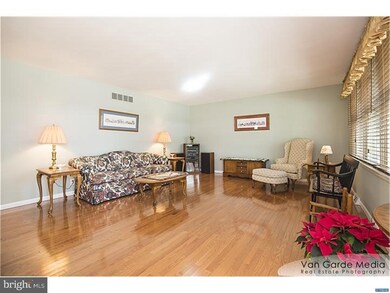 622 W 11th St, New Castle, DE 19720 - photo 2