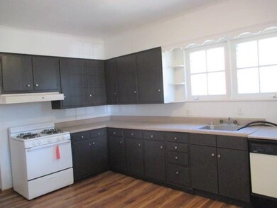 Large Eat-in-kitchen