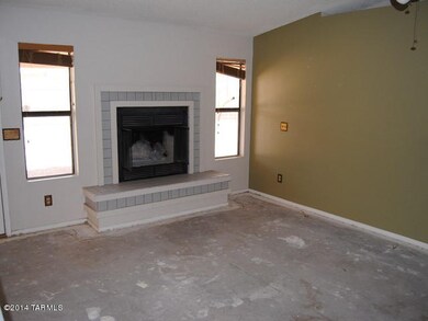 044-019989 FAMILY ROOM
