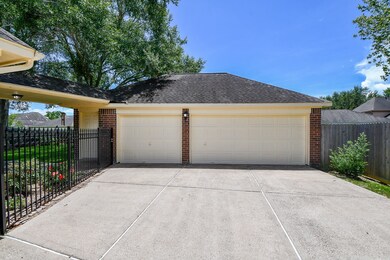 1706 Orlando St, Friendswood, TX 77546 - photo 2