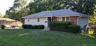 LOW MAINTENANCE VINYL SIDING & BRICK EXTERIOR.